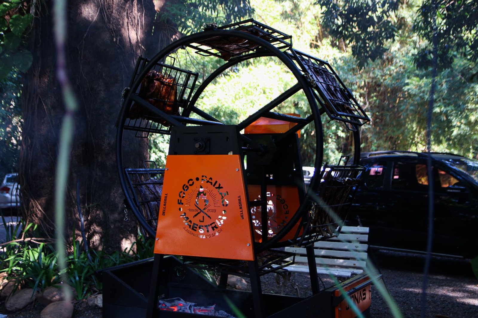 Roda de parrilla giratória em estrutura de metal